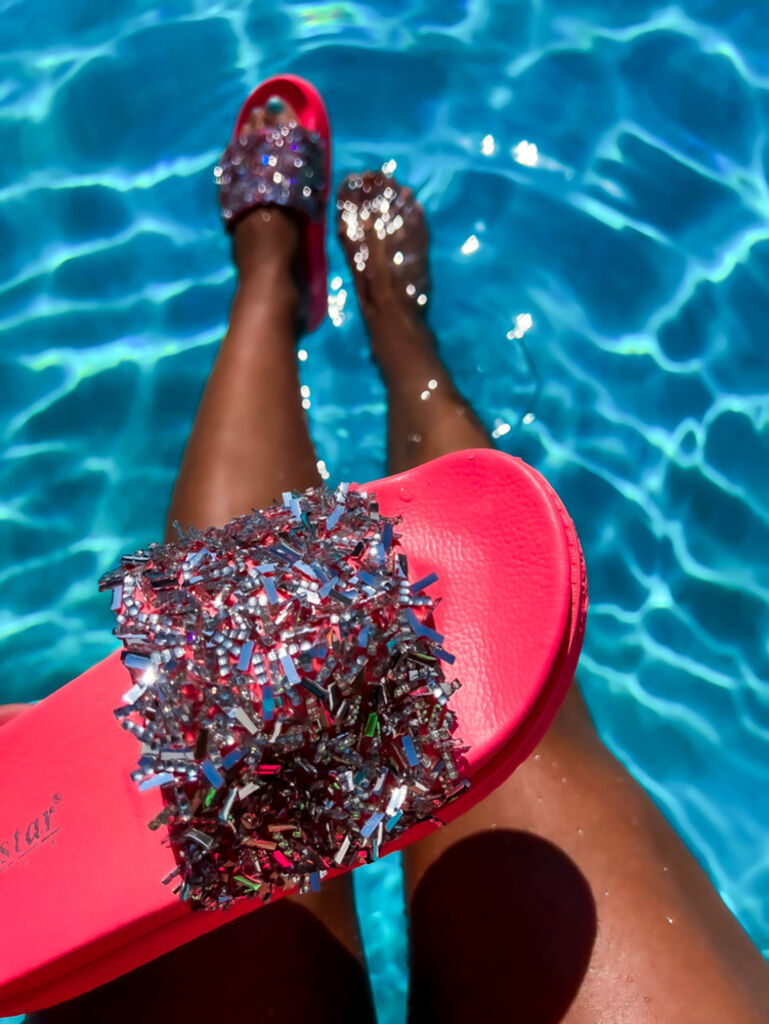 Kövekkel díszített platform papucs RONY - next