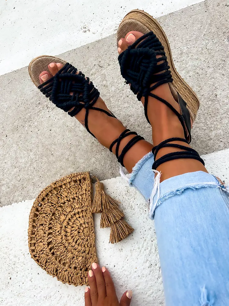 Pillekönnyű platformos szandál MARGO - next