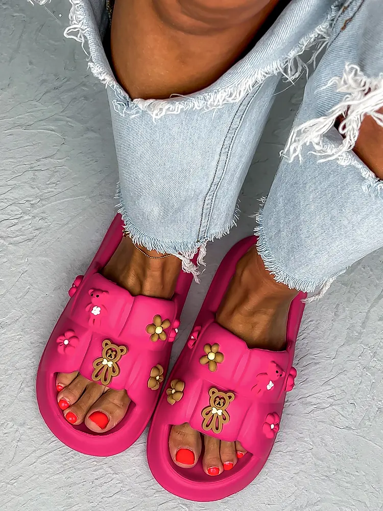 Mackókkal díszített gumis papucs MAGGIE - next