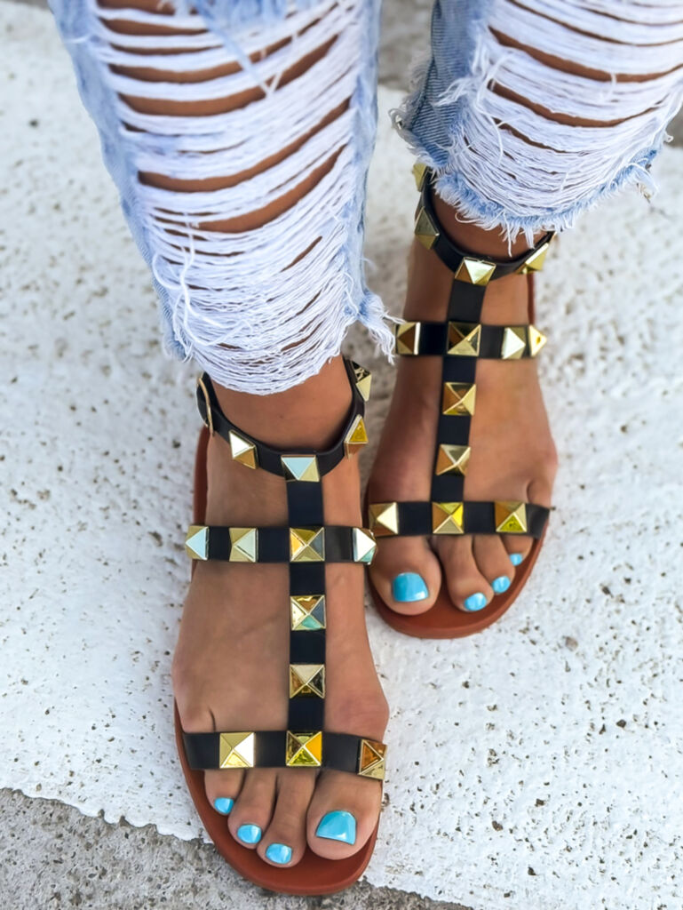 Szandál arany színű díszekkel JAYNA - next