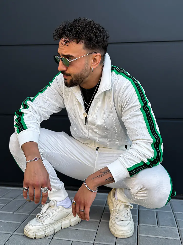 Fehér férfi sportos együttes  - next