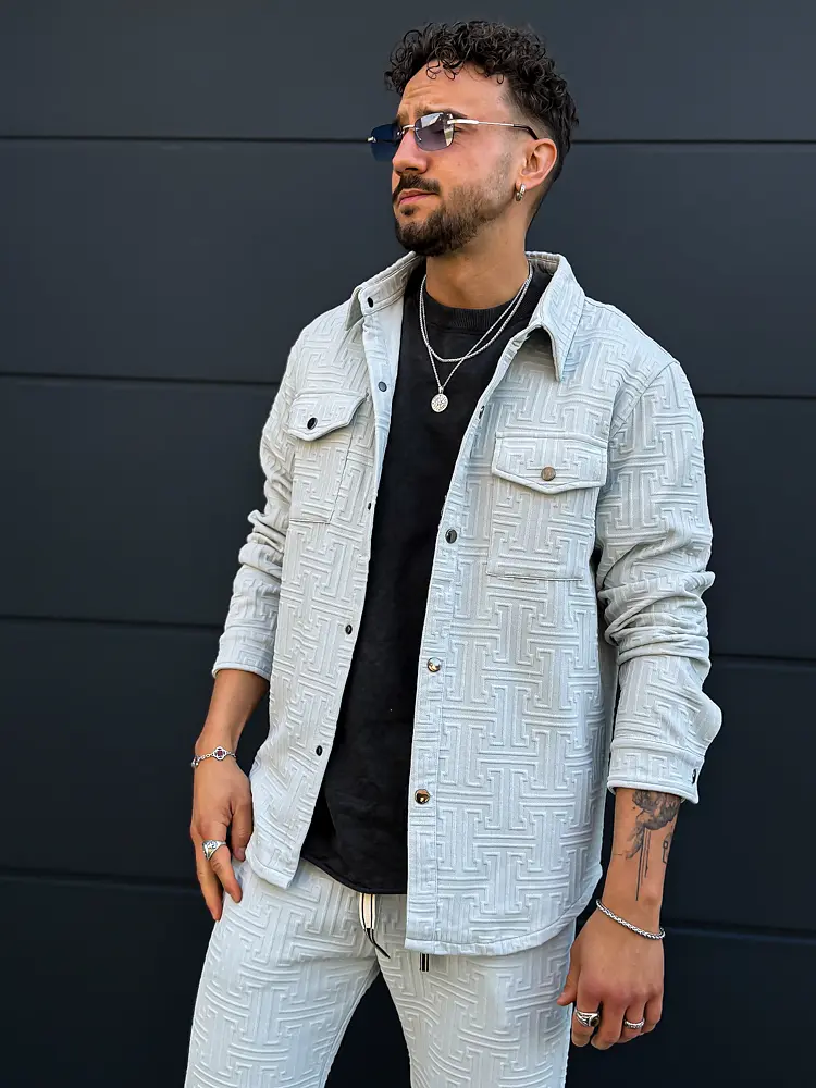 Sportosan elegáns férfi szabadidő együttes - next