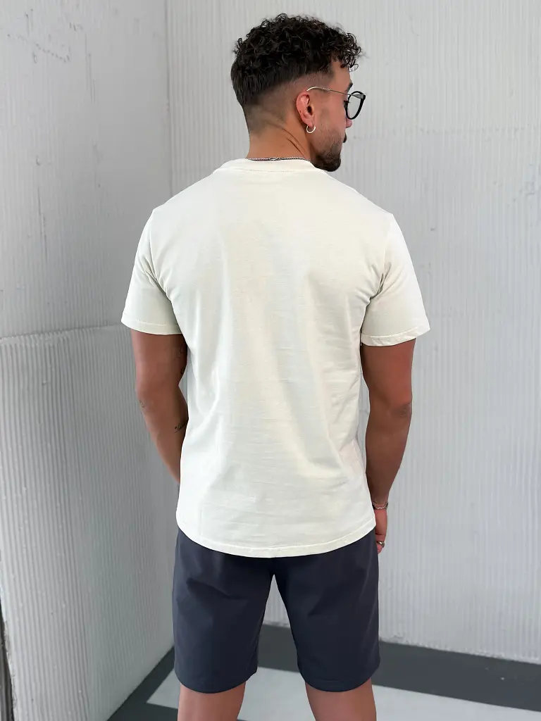 Bézs férfi póló nyomtatott mintával - next