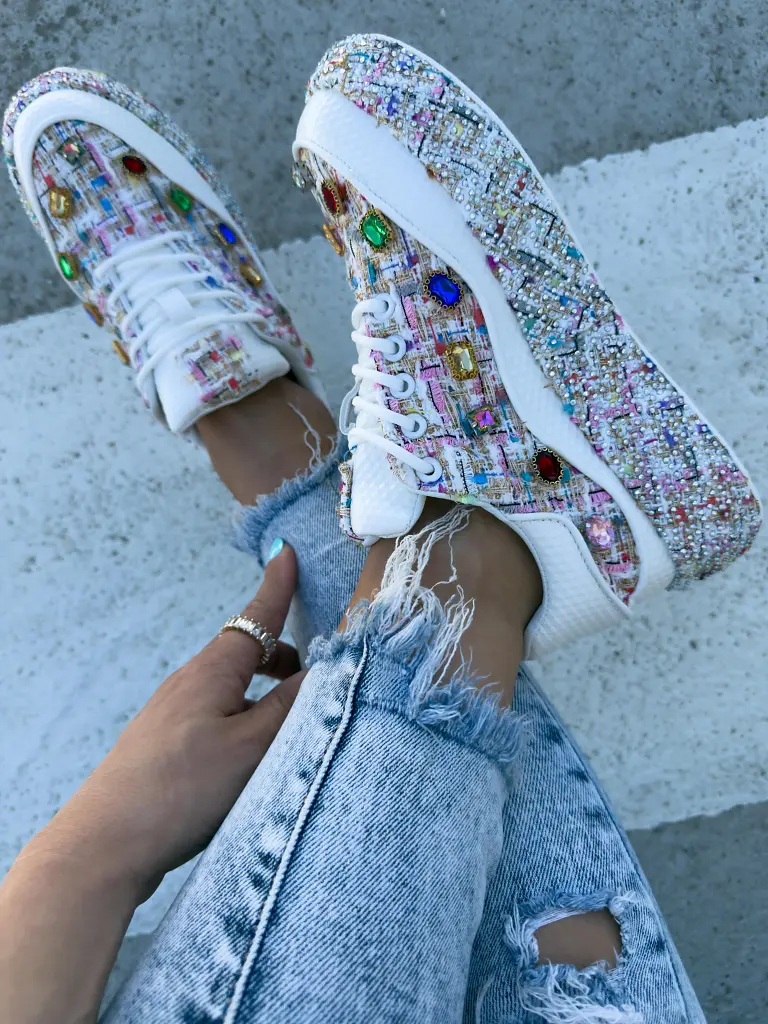 Kövekkel díszített extravagáns sportcipő HADRIA - next