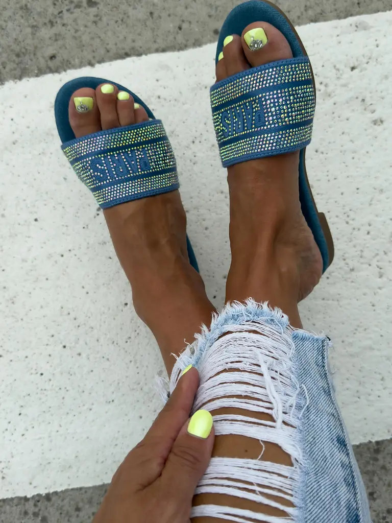 Kövekkel díszített papucs DETTY - next