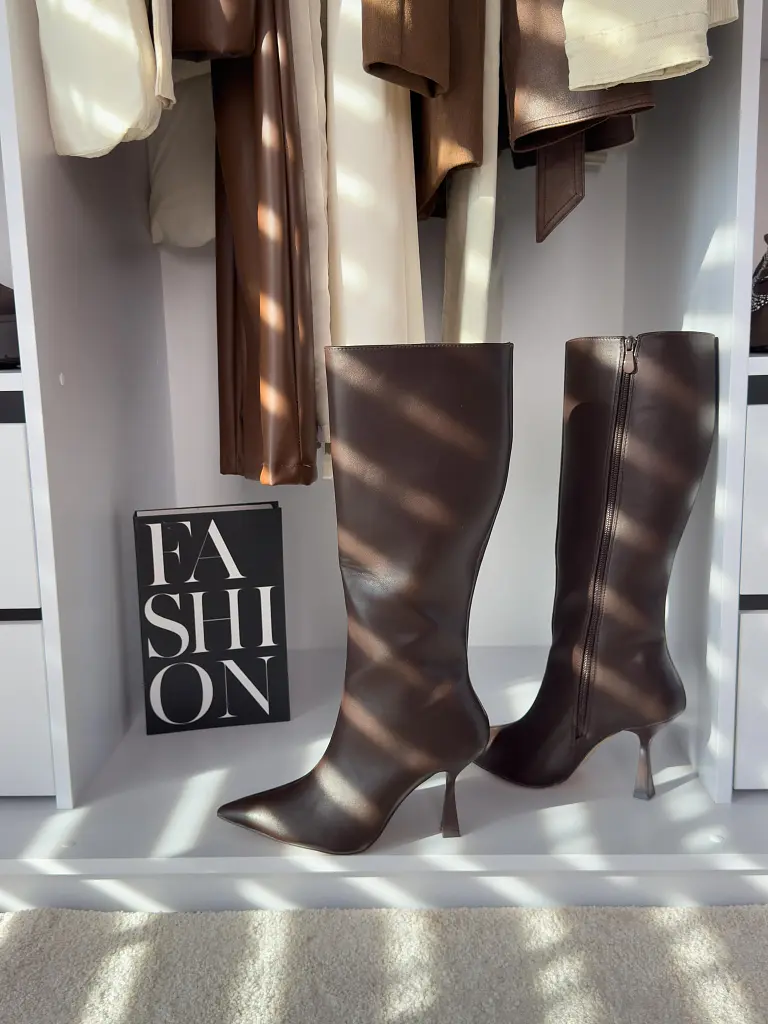 Magasszárú csizma ANISA