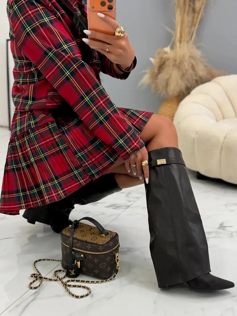 Magasszárú fekete csizma DANICA - next