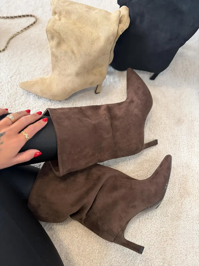 Barna velúr csizma AVELENA