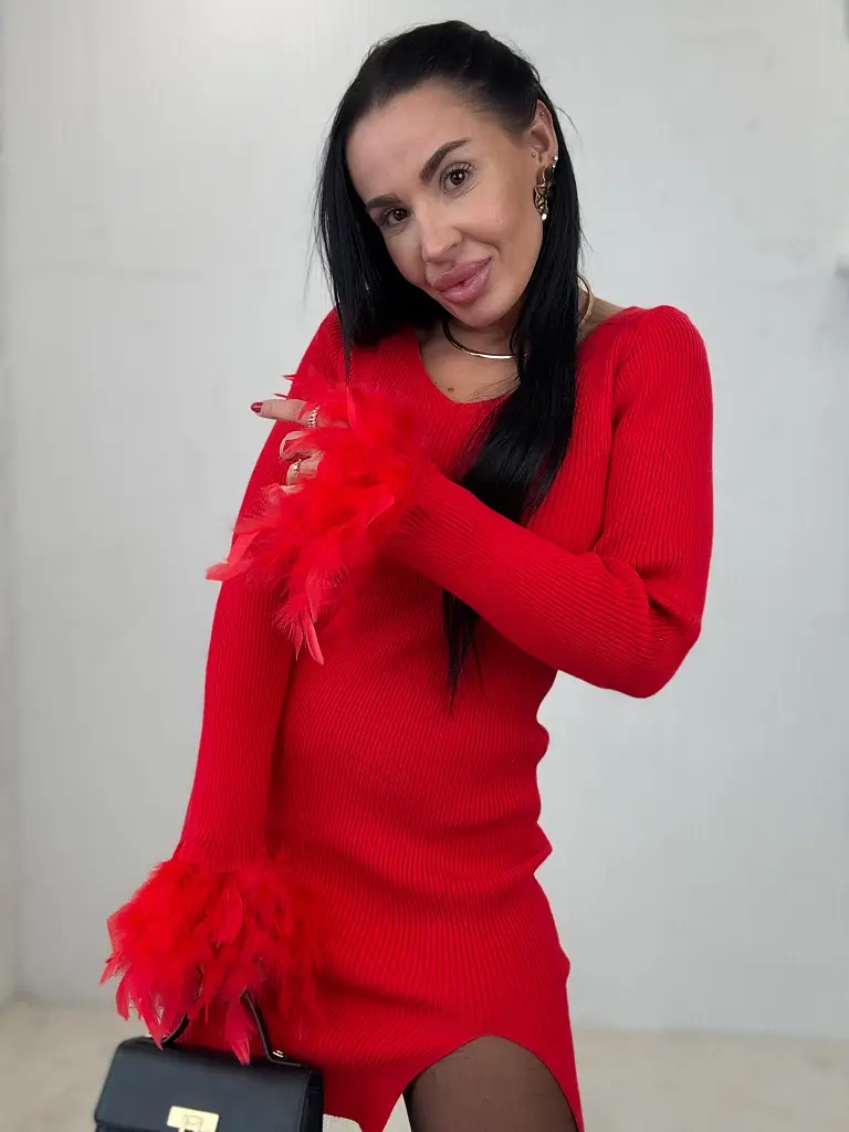 Bordázott anyagú ruha ujjain tollakkal VERA