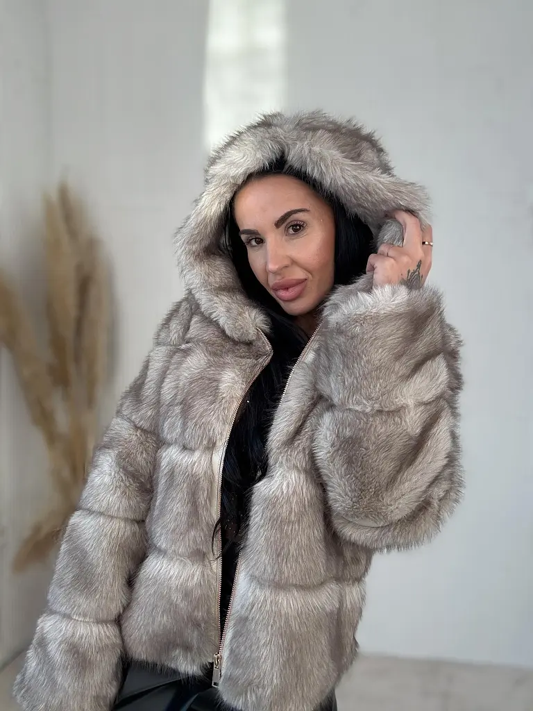 Műszőrmés műbőr kabát kapucnival CHERRY - next