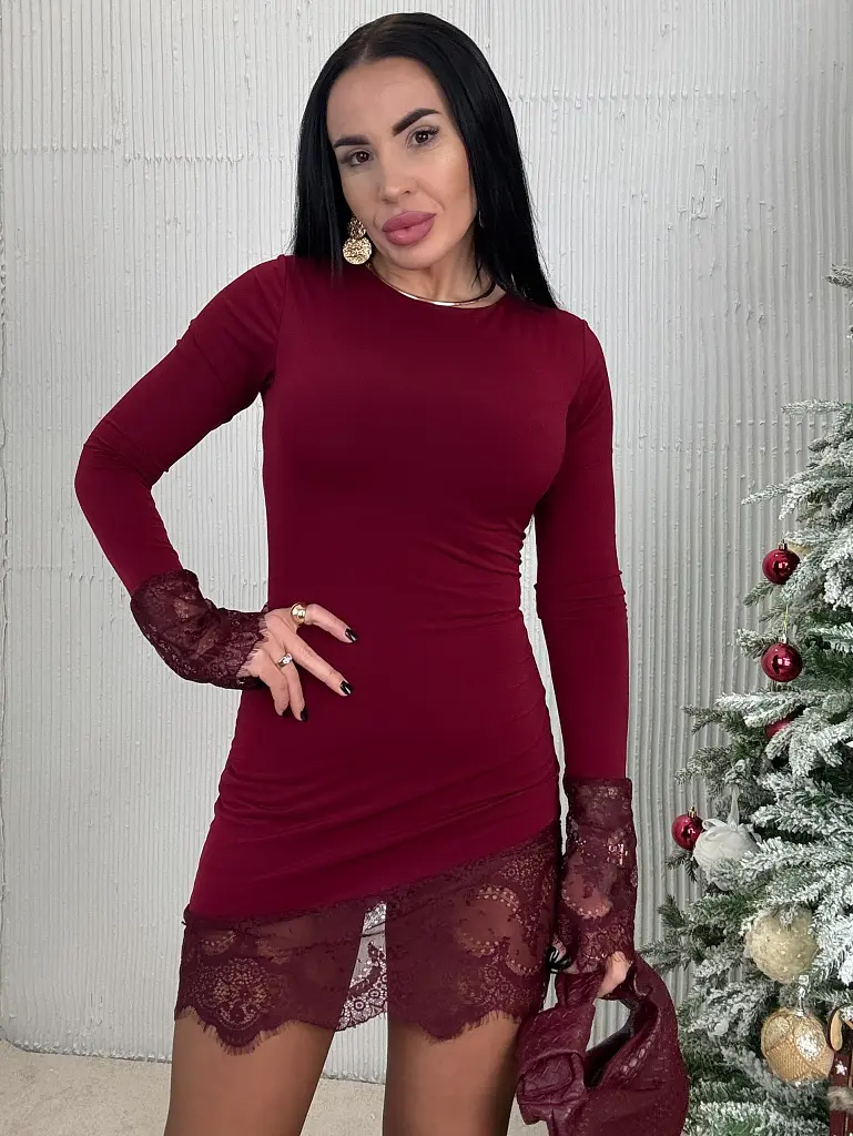 Bordó miniruha csipkével KENDARA