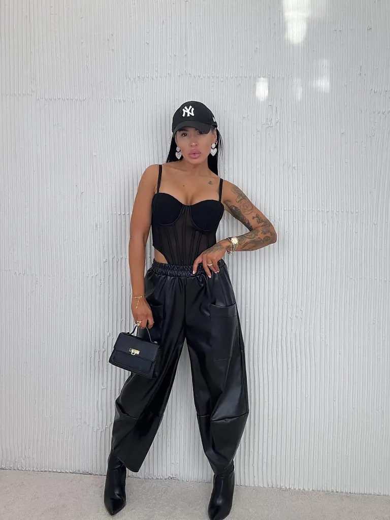 Gumis derekú műbőr nadrág LAROYA