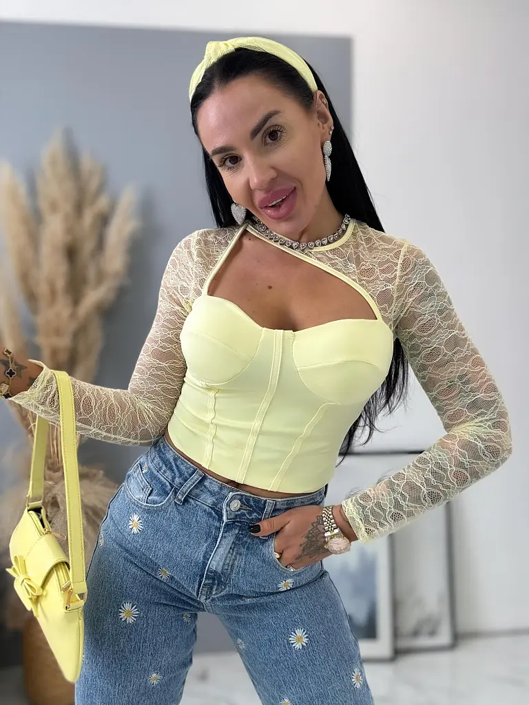 Csipkés felső melltöméssel DORKA