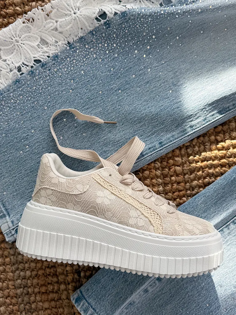 Csipkével díszített csillogós sportcipő ANIRMA - next