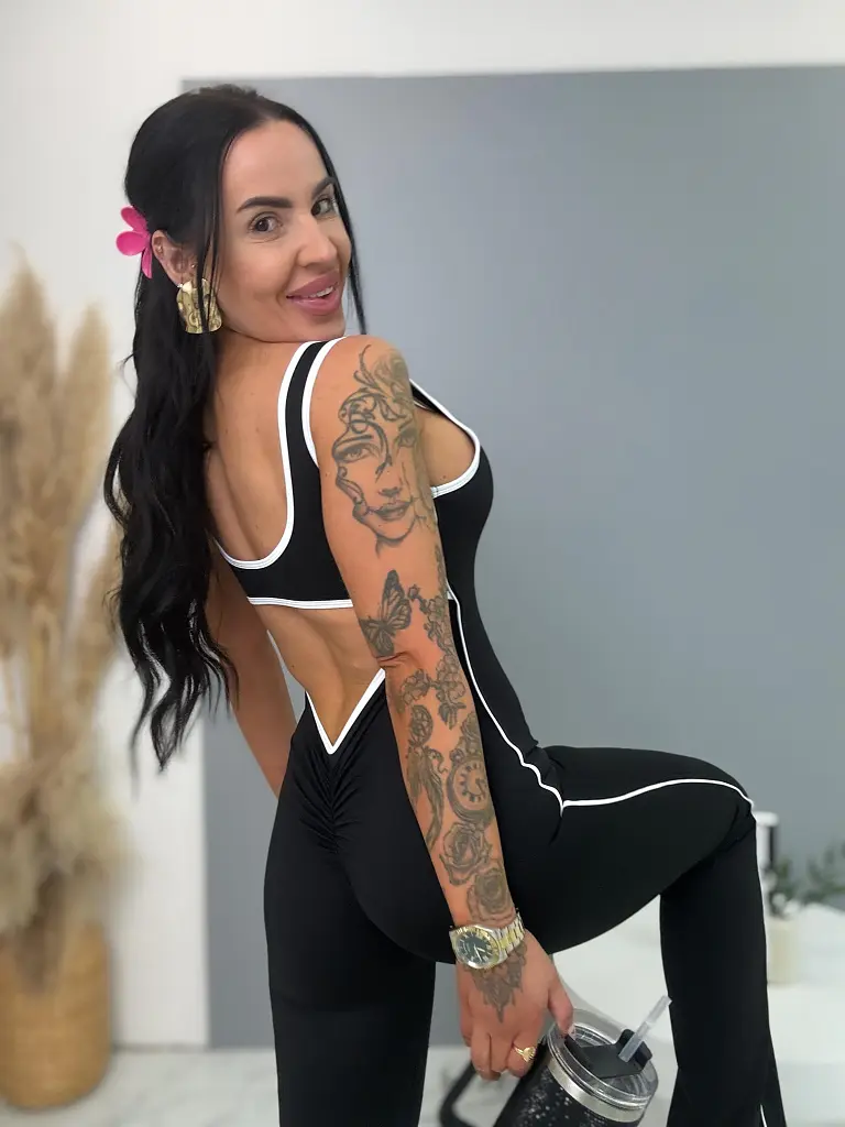 Alakformáló overall melltöméssel és húzott fenékrésszel LIVIANA