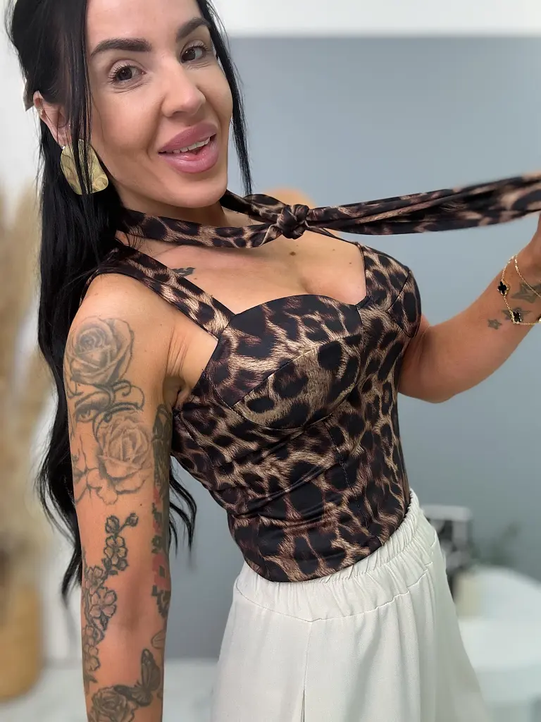 Leopárdmintás top melltöméssel és nyakkendővel BRIANA