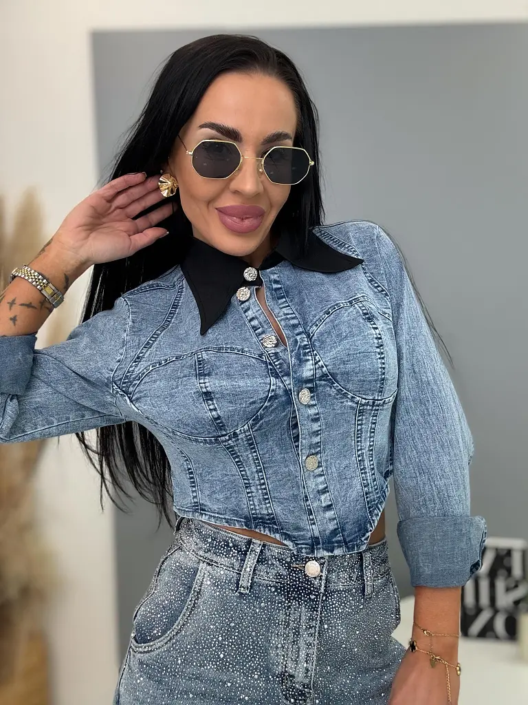 Farmer crop ing NAVIA