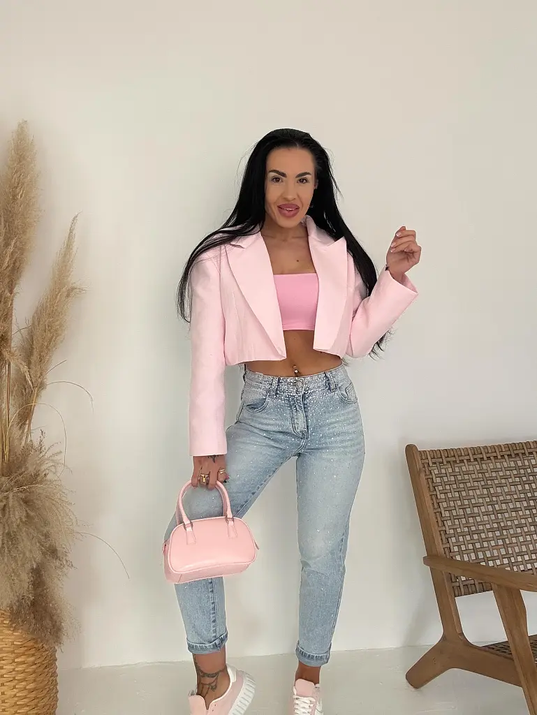 Rövid crop zakó válltöméssel MADISON - next