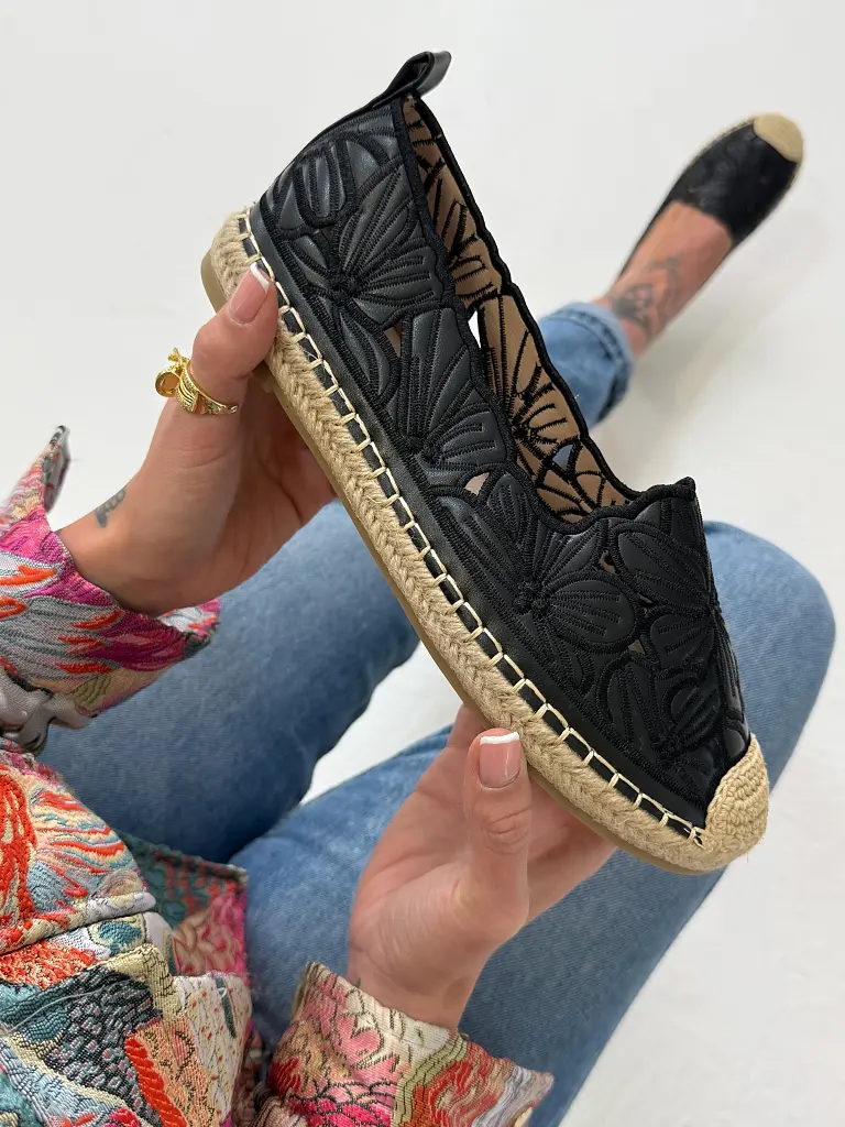 Hímzett női mokaszín FLORA