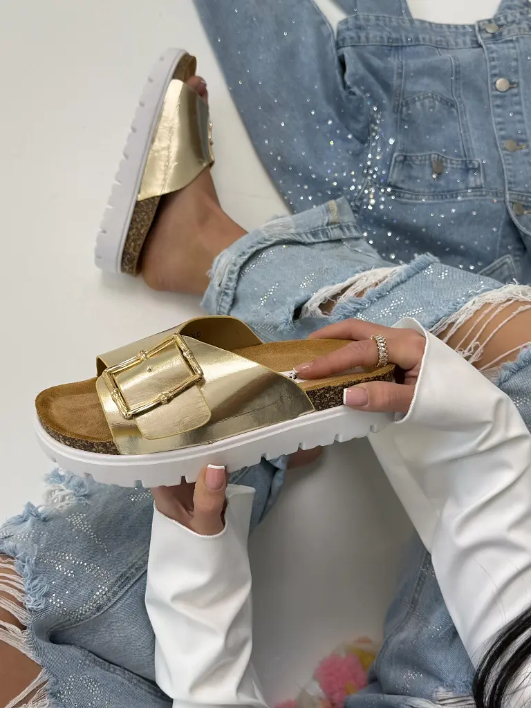 Női papucs arany színű dísszel BEA