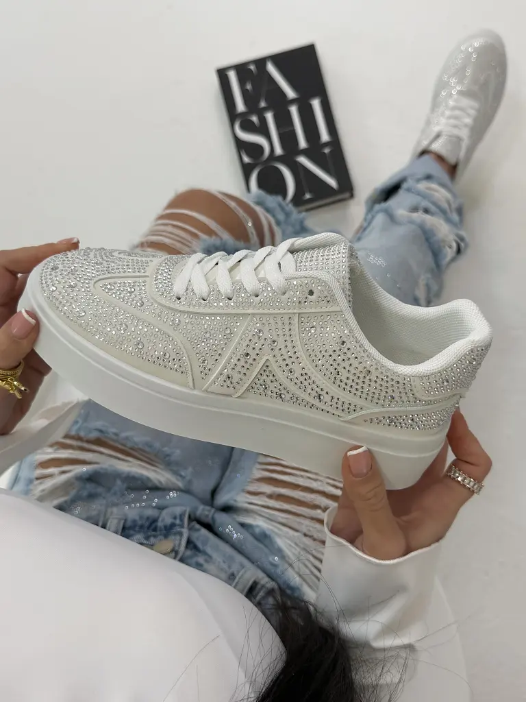 Kövekkel díszített platformos sportcipő CHILA