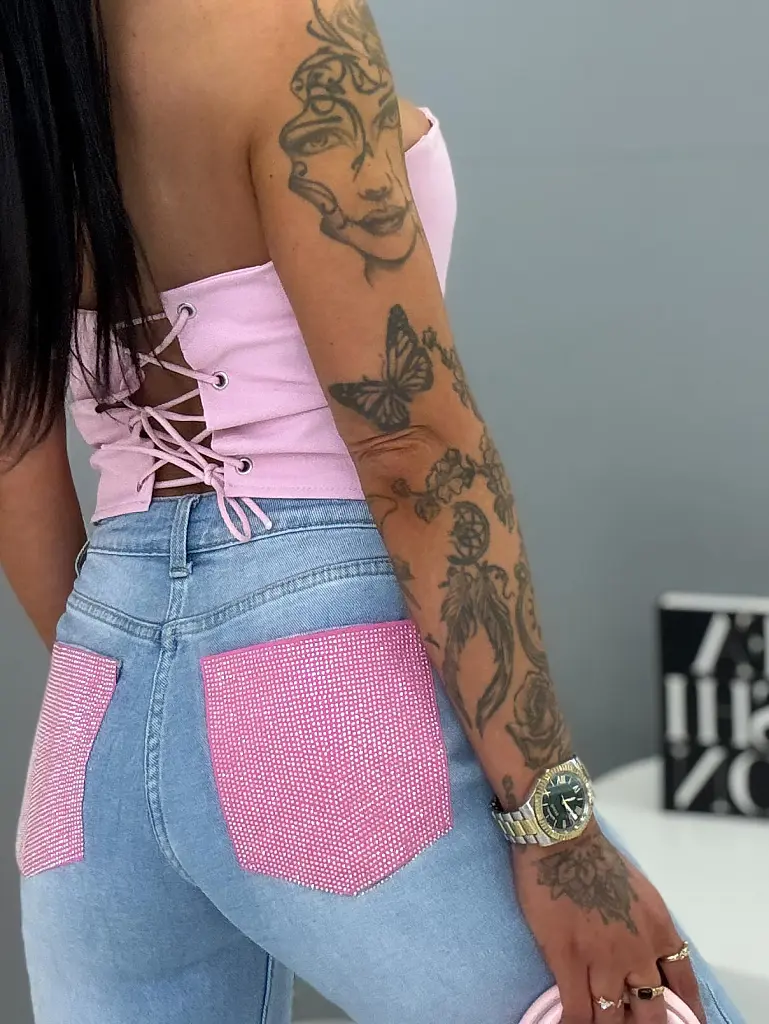 Magas derekú wide leg farmernadrág strassz díszítéssel a zsebeknél ELLE - next