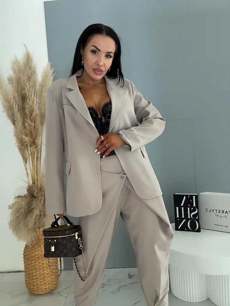 Női zakó válltöméssel CLEO - next